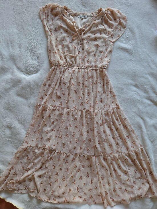 Moon River Dresses & Skirts - Moon River Floral Swiss Dot Tiered Midi Dress Tie Neck S